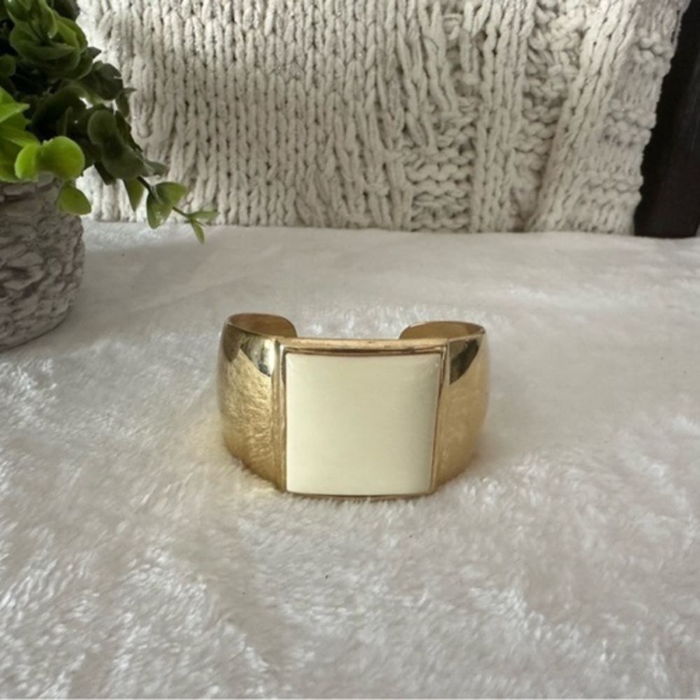 1980’s Vintage Avon Bracelet